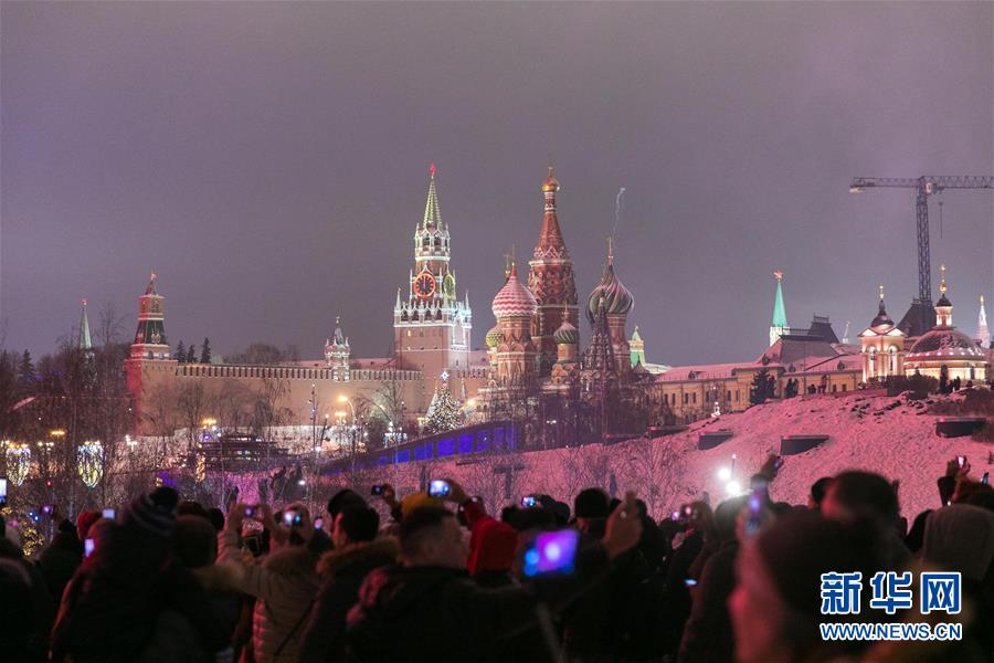 （国际）（1）俄罗斯民众迎接2019