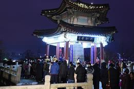 （社会）（1）南京市民撞钟迎新年