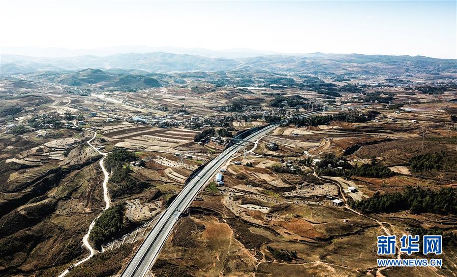 （经济）（3）贵州六威高速建成通车