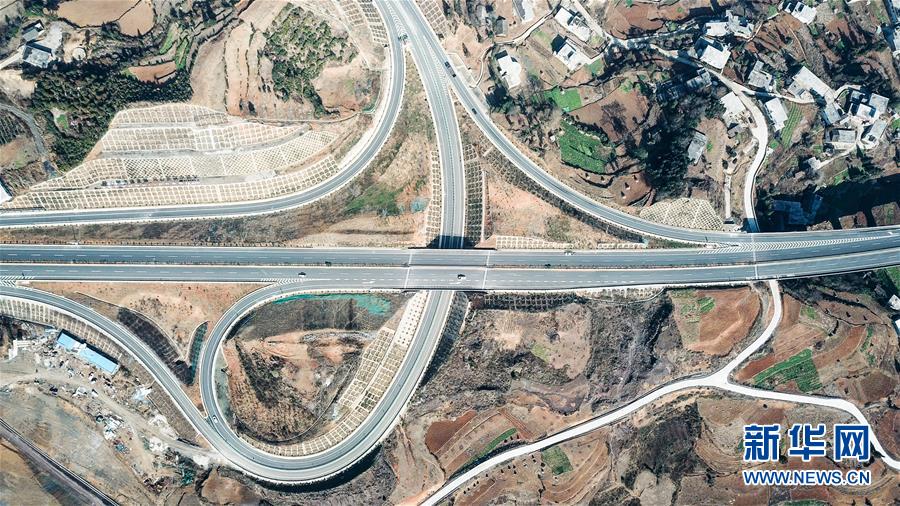（经济）（4）贵州六威高速建成通车
