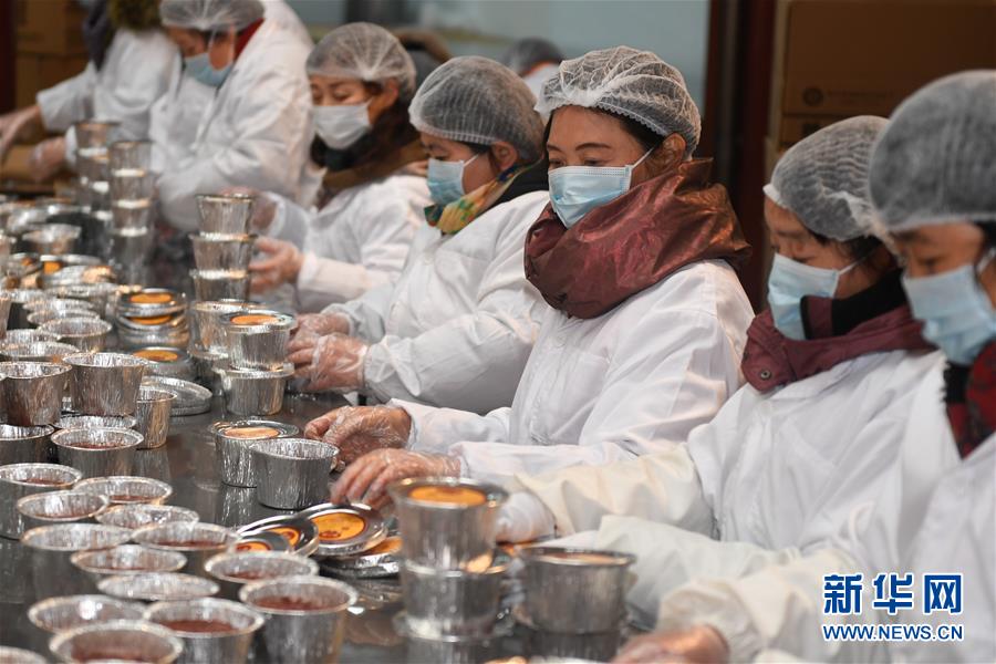 （社会）（2）杭州灵隐寺开熬腊八粥 将免费发放30万份