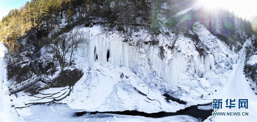 （美丽中国）（1）当流动的美定格——吉林十五道沟冰瀑奇观