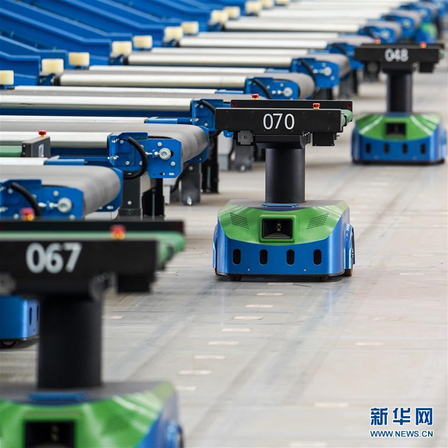 （社会）（2）物联网机器人分拨中心在南京正式启用