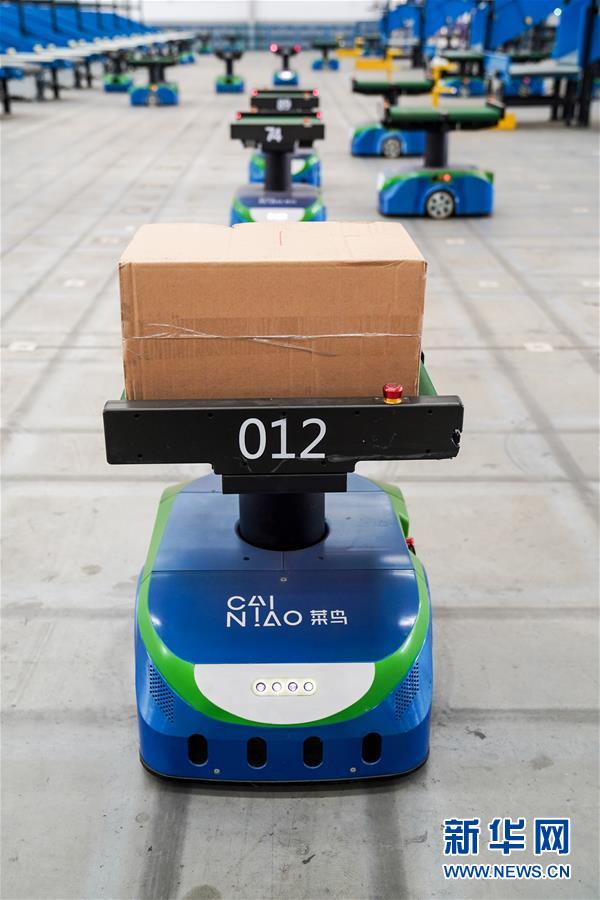 （社会）（3）物联网机器人分拨中心在南京正式启用