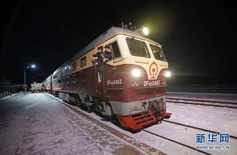 （新春走基层）（1）雪国列车——东北“绿皮车”的温暖旅途