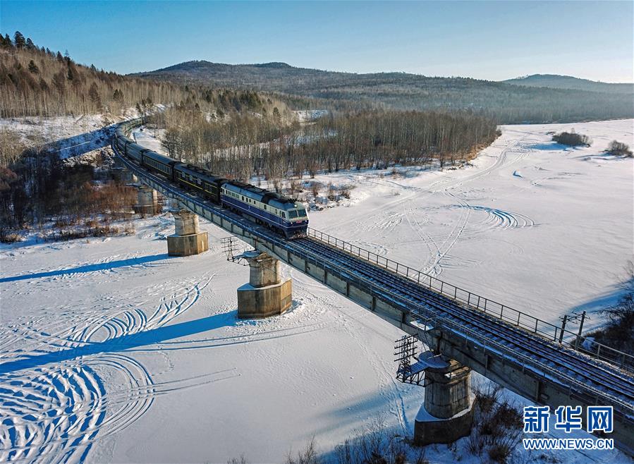 （新春走基层）（4）雪国列车——东北“绿皮车”的温暖旅途