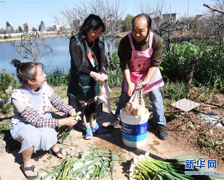 （新春走基层）（2）云南寻甸：阖家欢聚团圆年