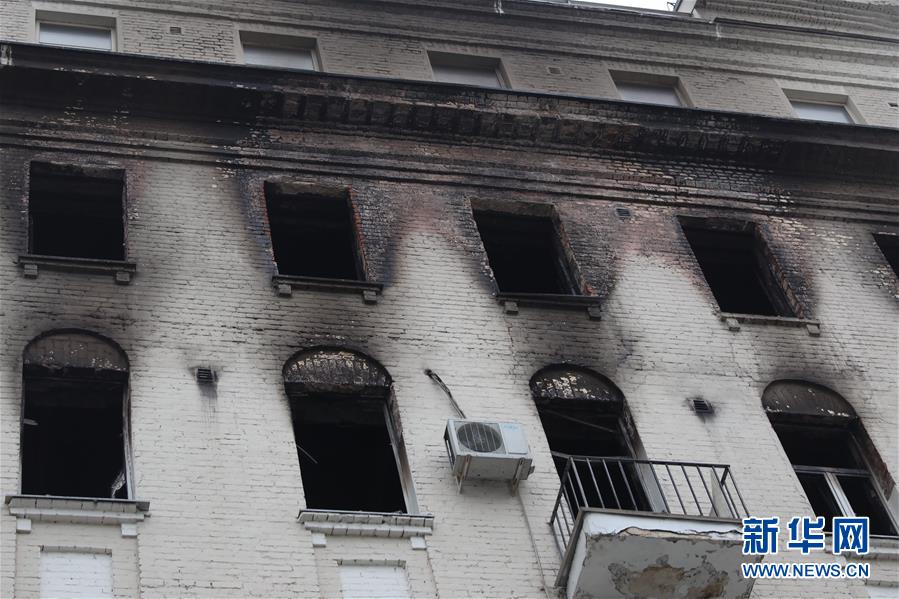 （国际）（1）莫斯科市中心一居民楼发生火灾