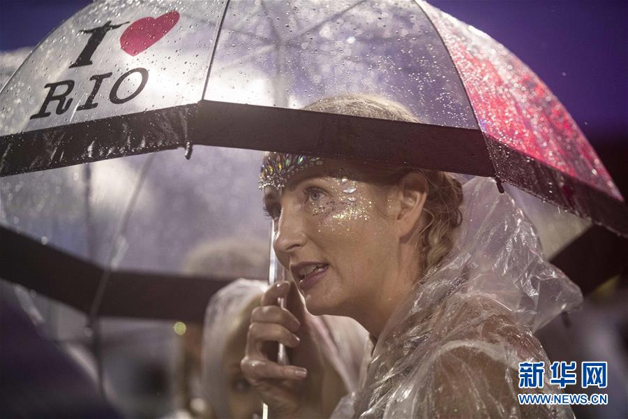 （国际）（8）巴西里约狂欢节雨中开幕