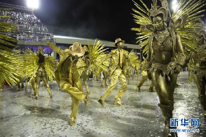 （国际）（8）里约狂欢节：特级组桑巴舞校开始巡游表演