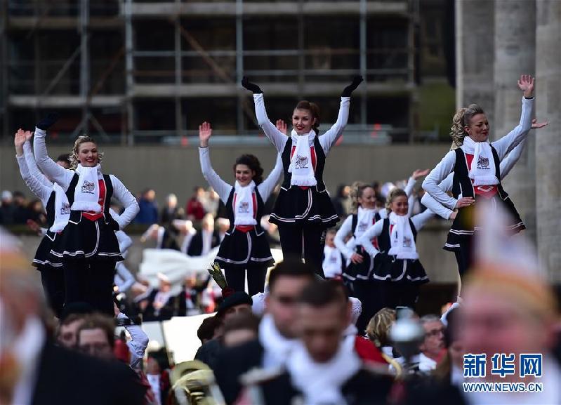 （国际）（1）德国科隆狂欢节迎来“玫瑰星期一”大游行