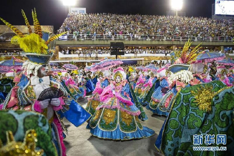 （国际）（1）里约狂欢节：特级组桑巴舞校花车巡游表演落幕
