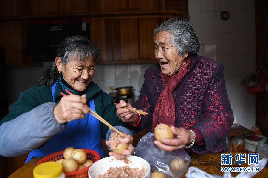 （社会）（7）“86岁”和“72岁”的邻里姐妹情