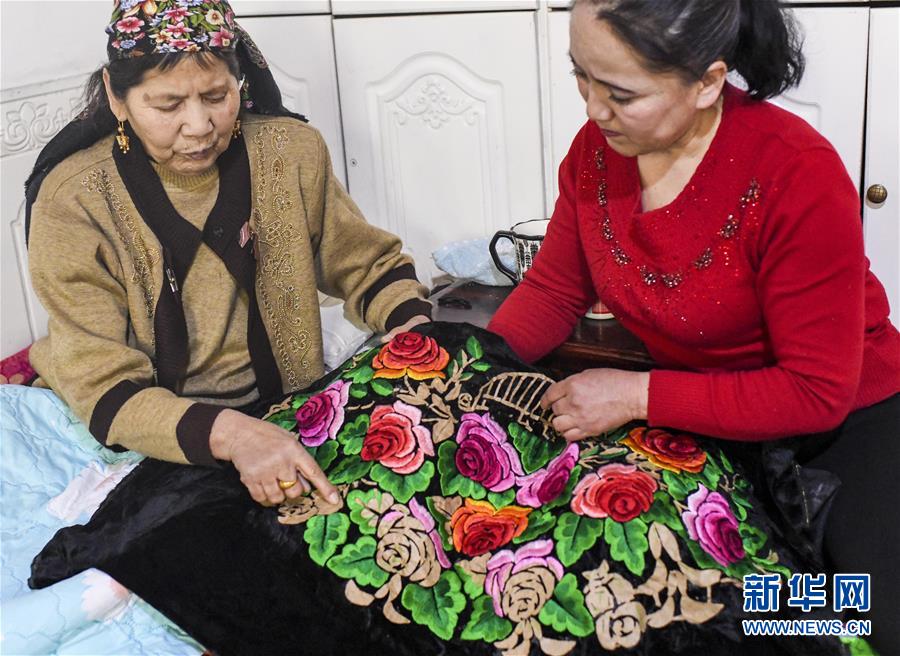 （社会）（10）新疆手艺人巧手装扮美好生活