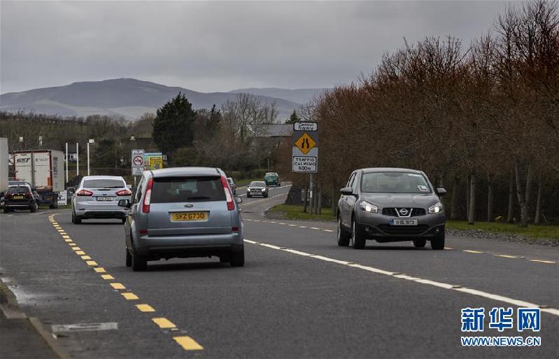 一条边界线引发脱欧困境穿越英国北爱地区与爱尔兰共和国边界线