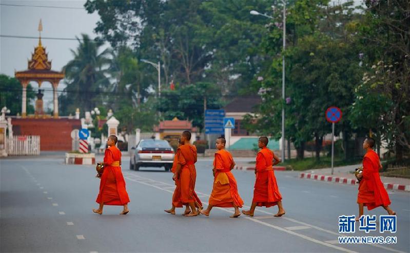 （XHDW）（1）老挝古都琅勃拉邦的传统布施