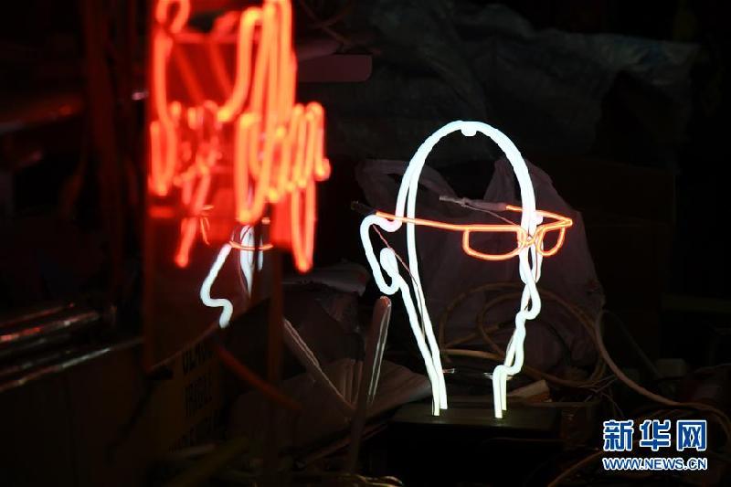 （港澳台·香港故事·图文互动）（8）霓虹灯招牌：点亮昔日“夜香港”