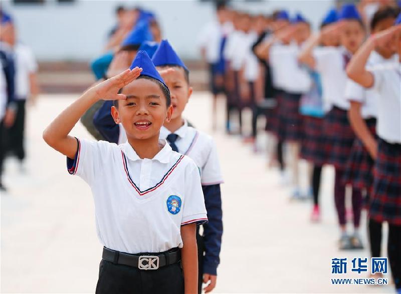 （国际·图文互动）（6）通讯：一所搭建中老友谊之桥的学校