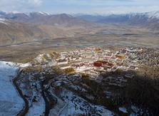 （环境）（1）西藏：鸟瞰雪后甘丹寺
