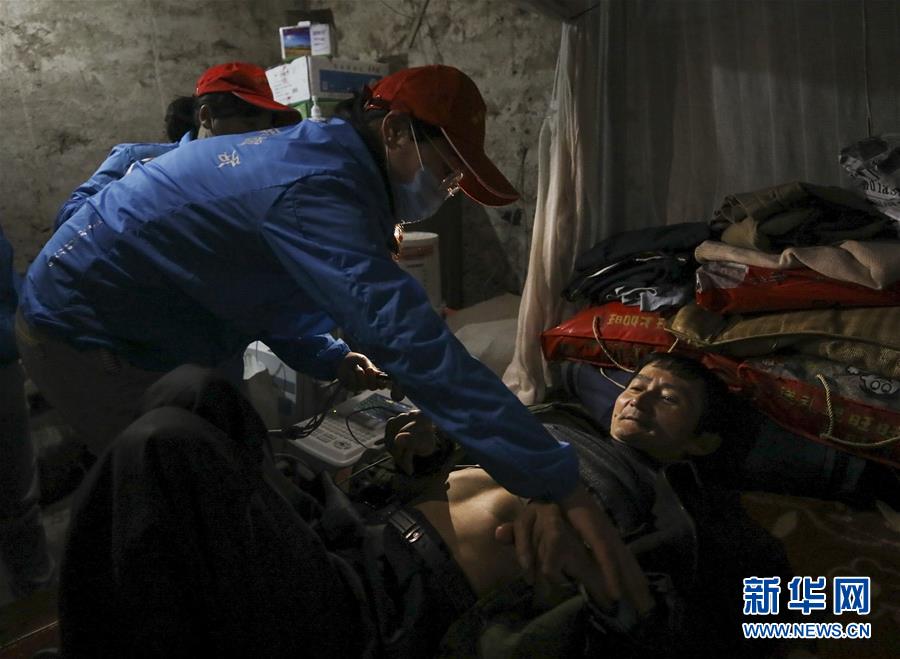 （图片故事）（20）重庆九龙坡的“背篓医生”
