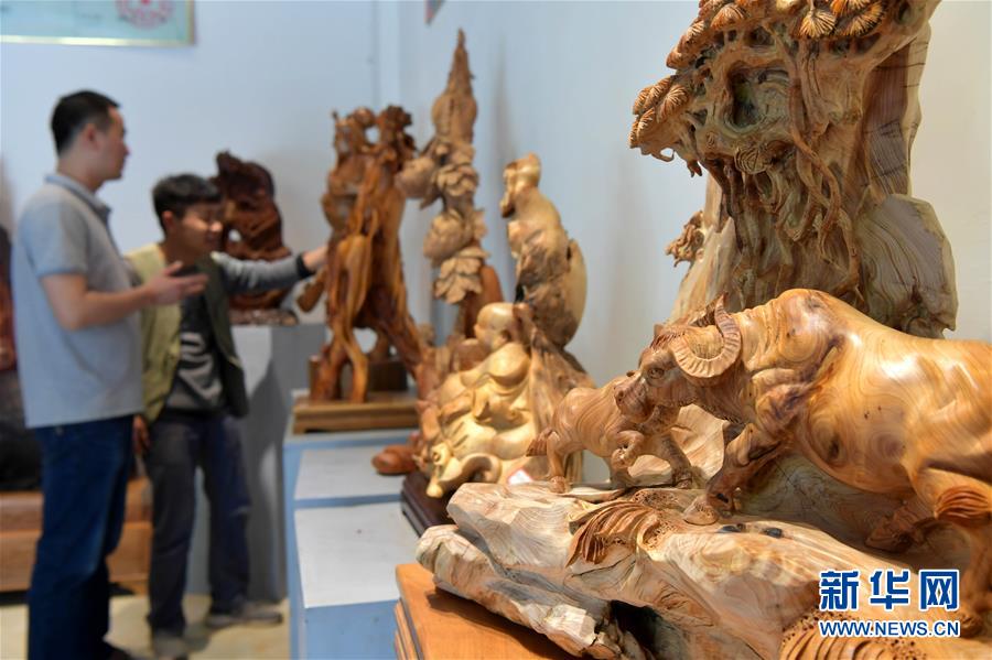 （经济）（5）江西上饶：“精雕细琢”助推木雕产业蓬勃发展