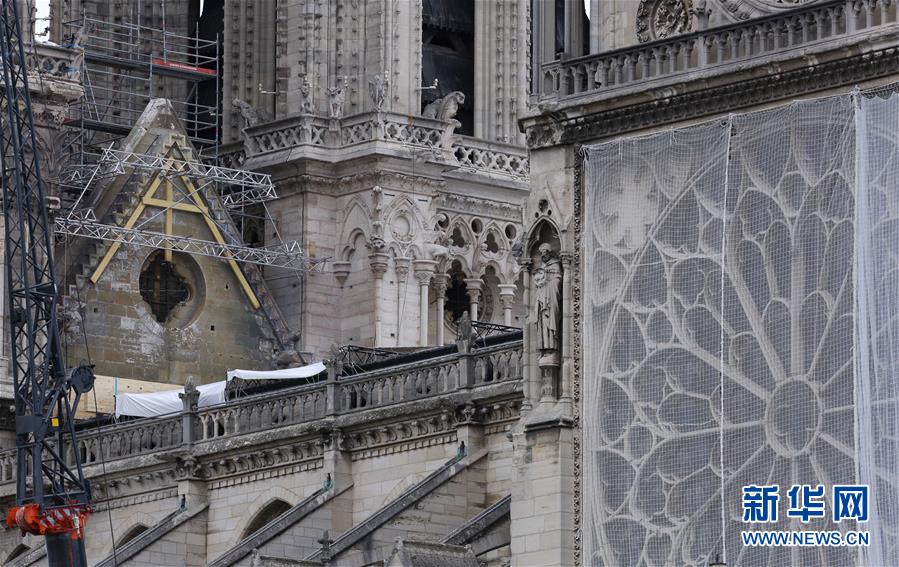 （国际）（5）巴黎圣母院紧急安装防雨装置