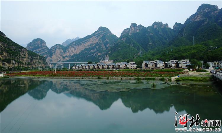 位于太行山东麓的涞水县松树口村.记者田明赵海江摄