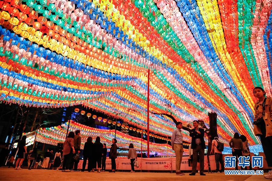 （XHDW）（2）韩国：看彩灯 庆祝佛诞节