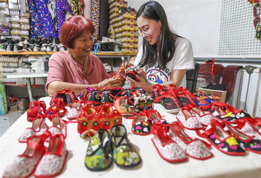 （社会）（3）河北永清：手工布鞋俏市场