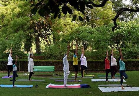 （国际）（1）印度民众迎接国际瑜伽日