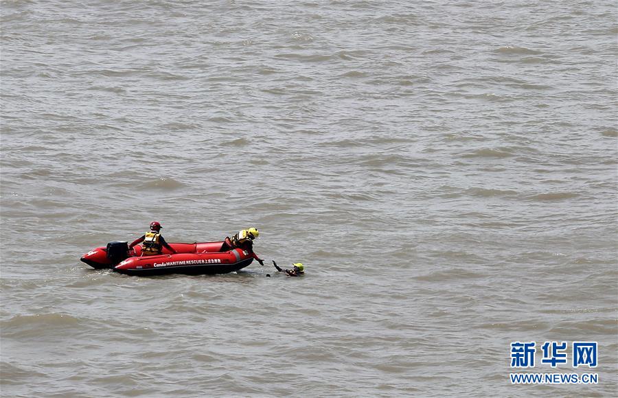 （社会）（2）上海举行国际邮轮海上救生应急演习