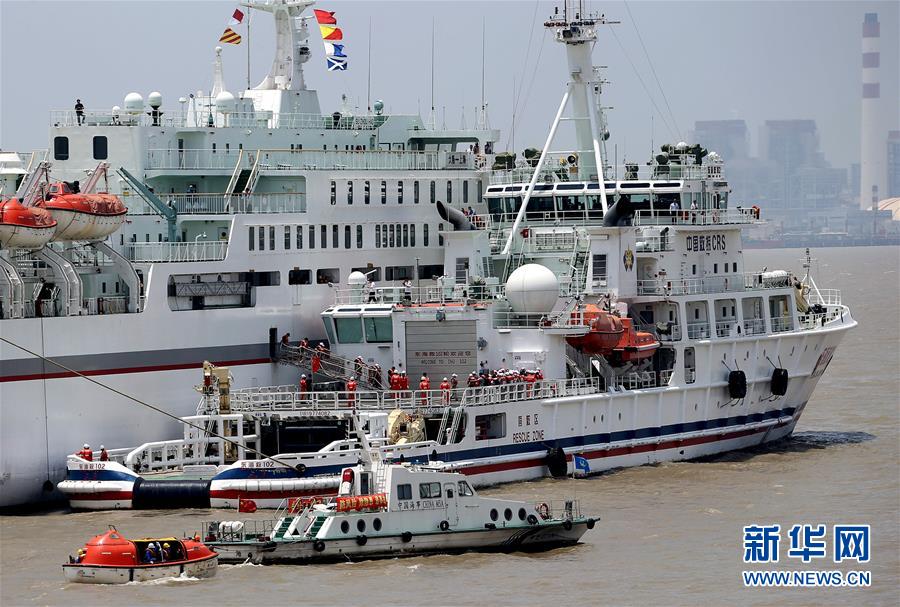 （社会）（3）上海举行国际邮轮海上救生应急演习
