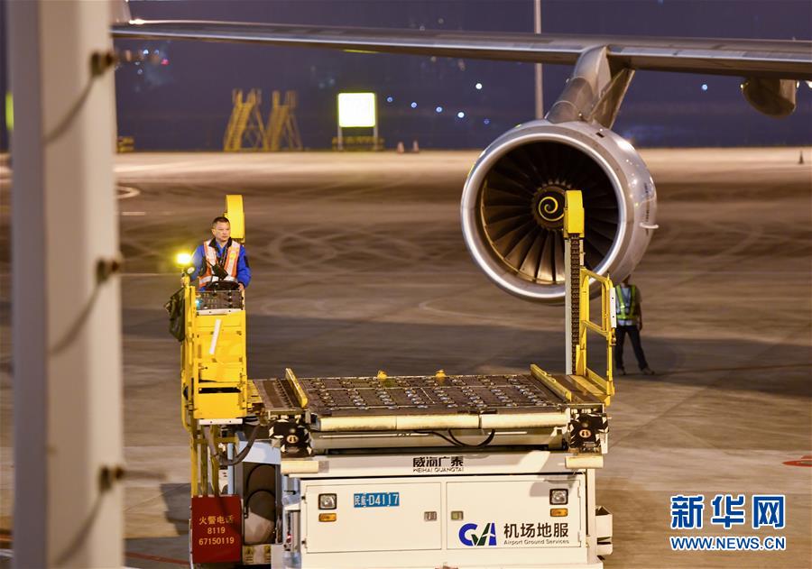 （走基层·听民声）（4）重庆：机场夜行人 用心守护货运安全