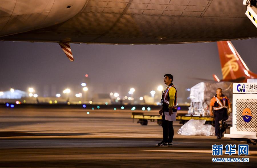 （走基层·听民声）（7）重庆：机场夜行人 用心守护货运安全