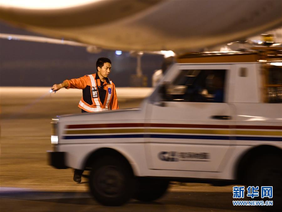 （走基层·听民声）（8）重庆：机场夜行人 用心守护货运安全