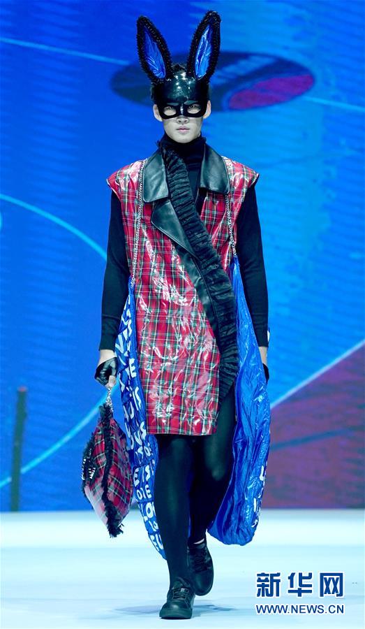 （社会）（2）首届“中国皮都杯、辛冬装”时装设计大赛在河北辛集举行