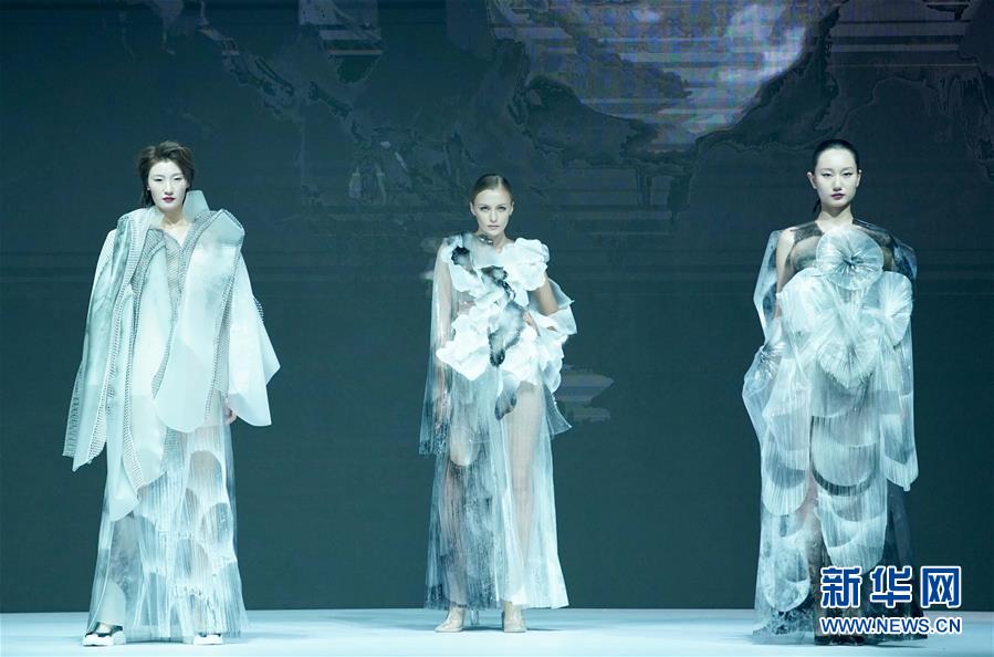 （社会）（5）首届“中国皮都杯、辛冬装”时装设计大赛在河北辛集举行