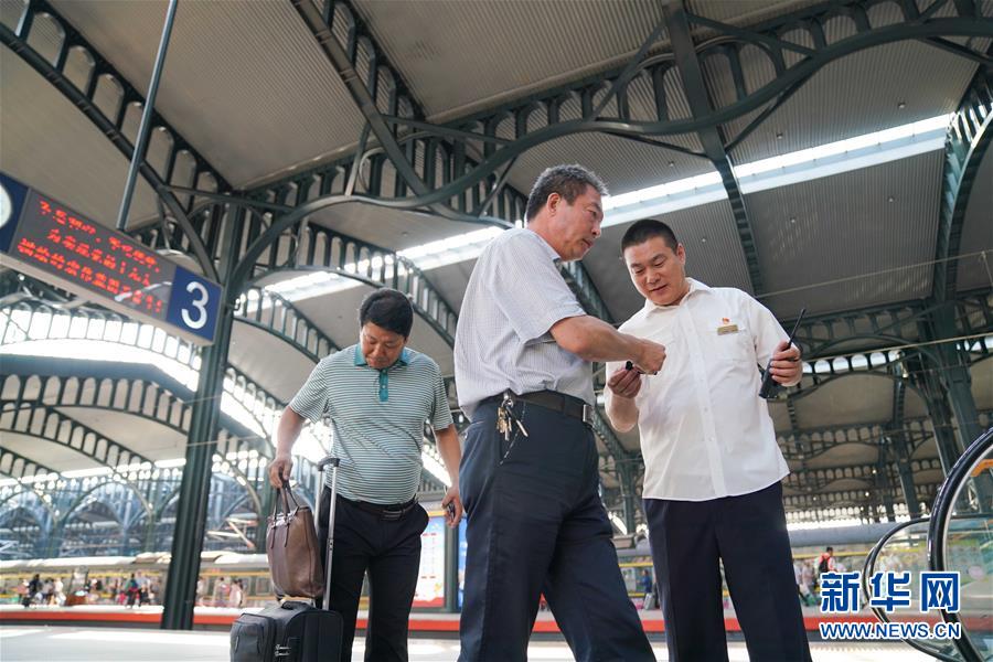 （图片故事）（7）哈尔滨站客运员霍大鹏：我与闸机为伴