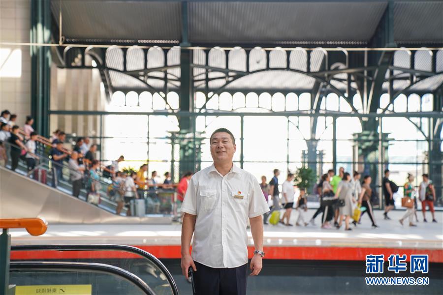 （图片故事）（8）哈尔滨站客运员霍大鹏：我与闸机为伴