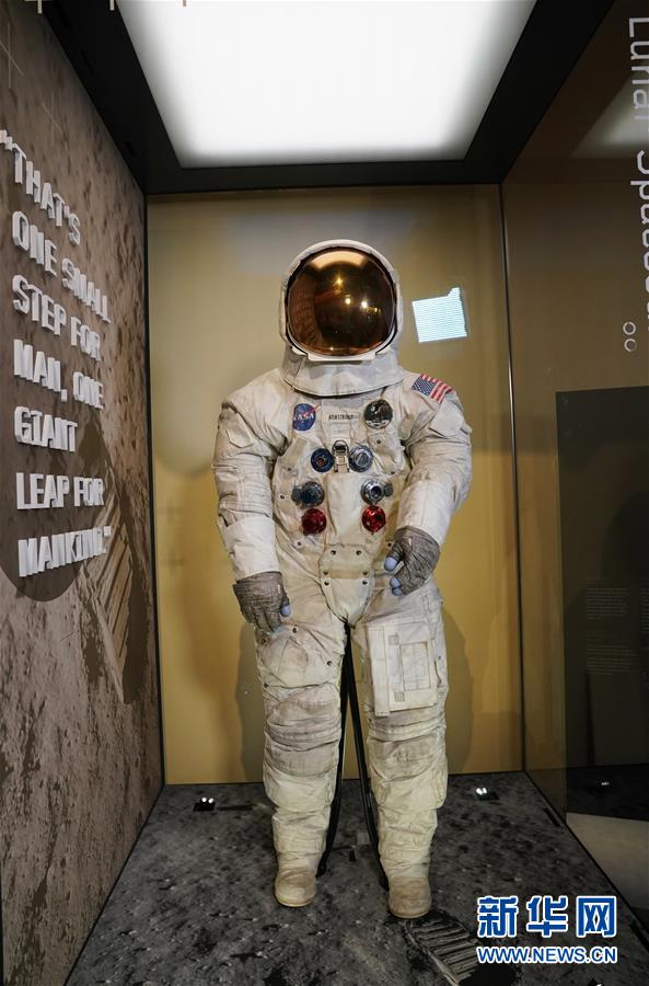 （国际）（4）阿姆斯特朗登月宇航服重新与公众见面