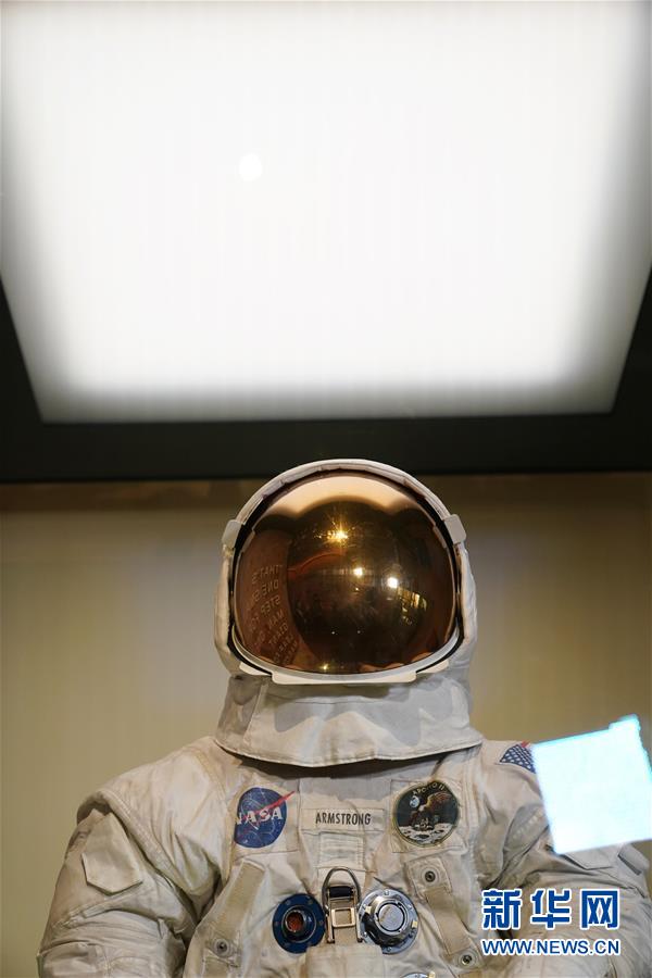 （新华视界）（4）阿姆斯特朗登月宇航服重新与公众见面
