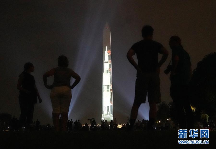 （国际）（1）华盛顿纪念碑“变身”登月火箭