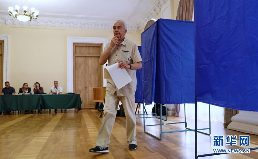 （国际）（1）乌克兰开始举行议会选举