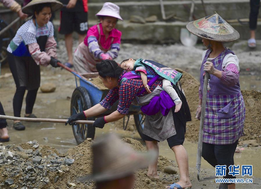 （社会）（10）苗山脱贫影像志——乌英苗寨的“娘子军”