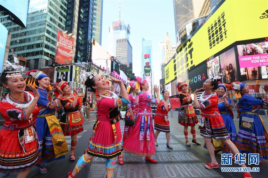 （国际）（1）纽约时报广场：山歌颂中华
