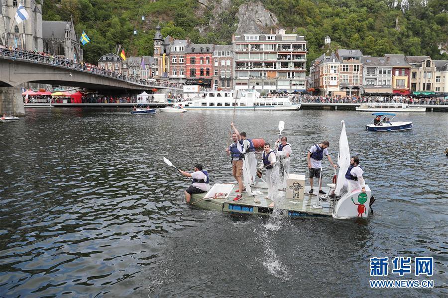 （国际）（5）比利时小城举办“浴缸划船节”