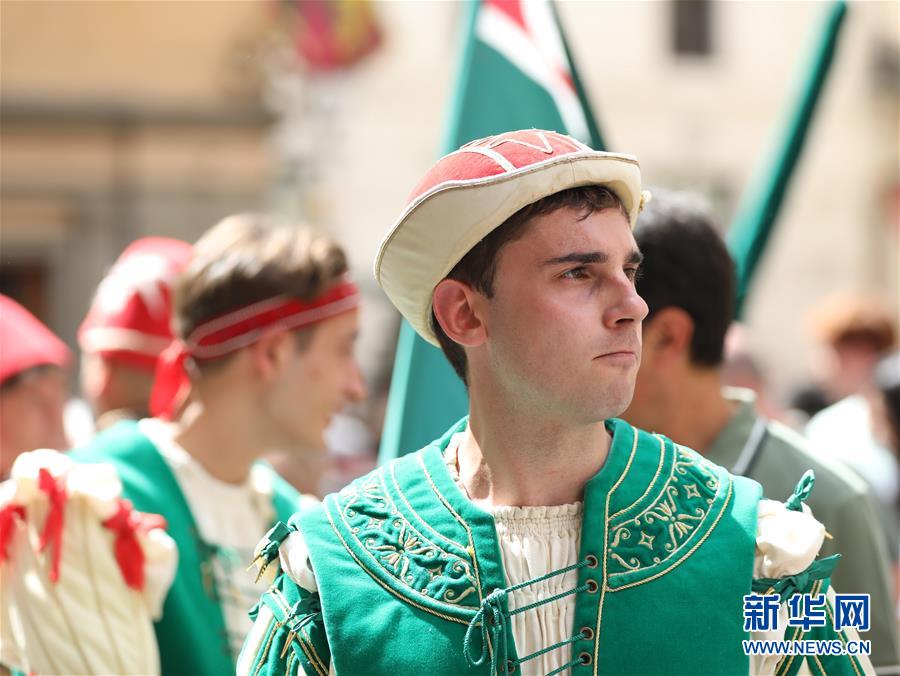 （新华视界）（2）锡耶纳赛马节举行古装游行