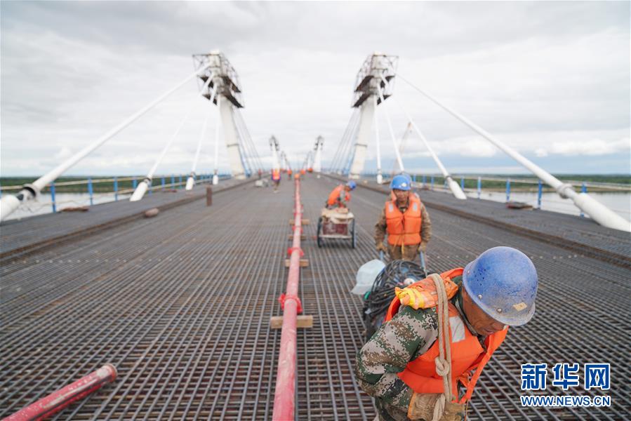 （经济）（9）探访中俄合建首座跨境公路大桥