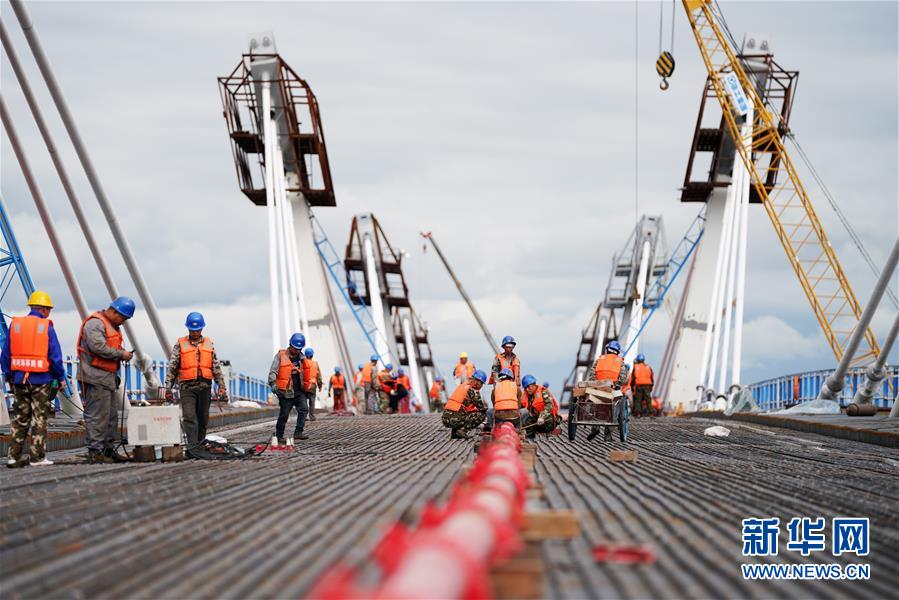（经济）（10）探访中俄合建首座跨境公路大桥
