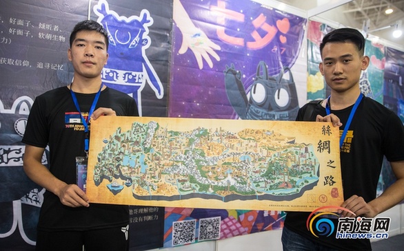 来自陕西的一家公司展示的手绘丝绸之路地图.南海网记者刘洋 摄